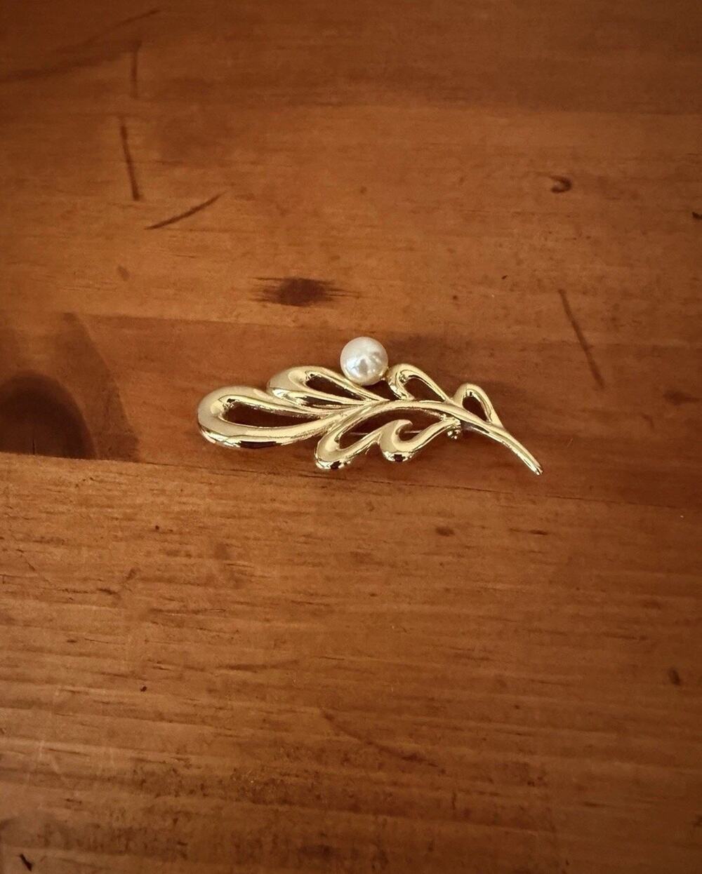 Vintage Gold Tone Faux Pearl Leaf Spray Brooch Openwork Modernist Statement Pin